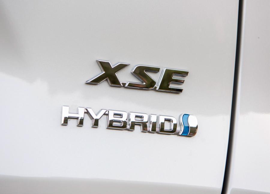 Логотип Toyota RAV4 XSE Hybrid 2018 года  (NA) (фото 11 из 71)